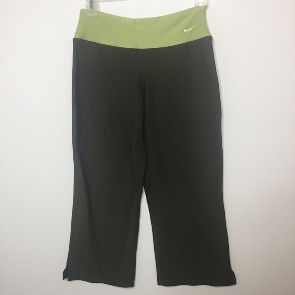 Nike Olive Green Wide Leg Crop Leggings - Picture 1 of 3